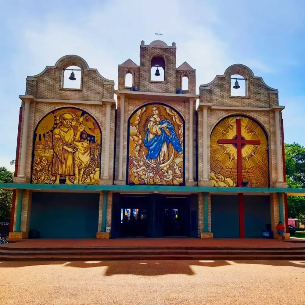 Imágenes religiosas fuera de la Parroquia de la Inmaculada Concepción