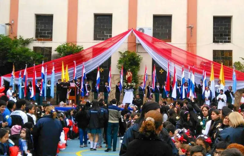 Acto de inicio de la Fiesta Patronal del Sagrado Corazón de Jesús en Paraguay.