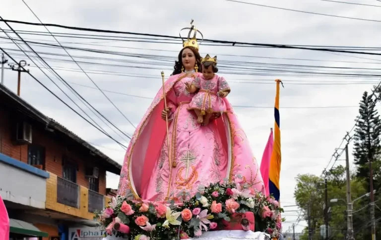 Virgen del Rosario durante la procesión