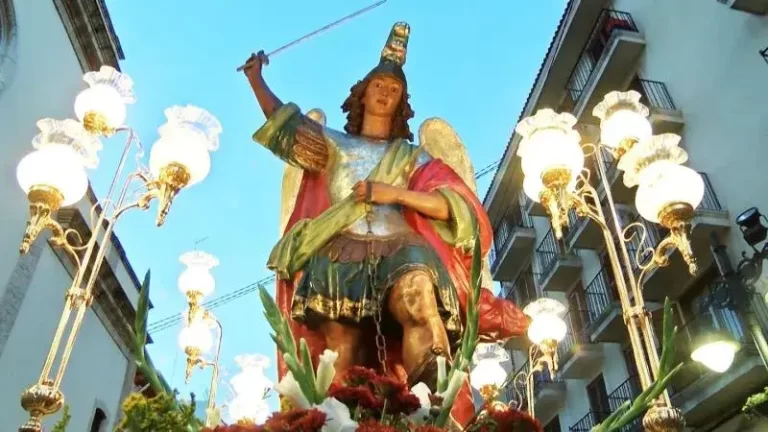Imagen de una representación de San Miguel Arcángel